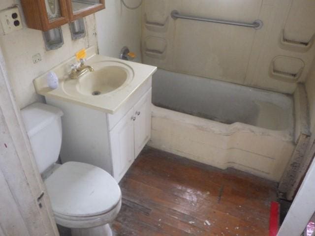 6527 S Marshfield Ave, Chicago, IL 60636 - bathroom with vanity, hardwood / wood-style floors, and a bathtub