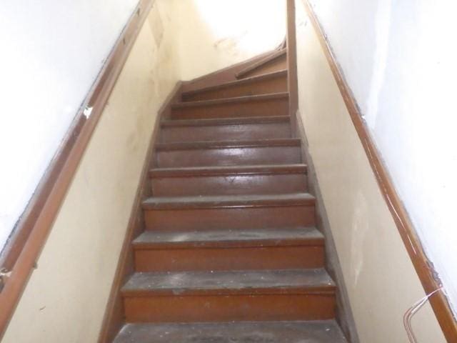 6527 S Marshfield Ave, Chicago, IL 60636 - view of staircase