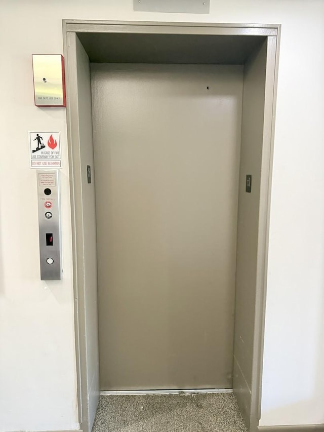 1127 S Old Wilke Rd Unit 201, Arlington Heights, IL 60005 - elevator with carpet floors and baseboards