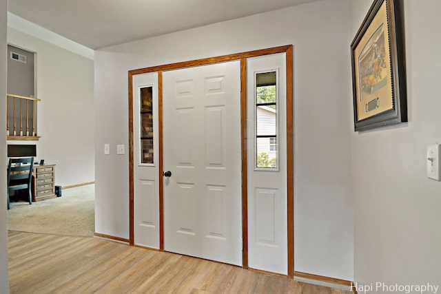 1506 Wilson Ct, Zion, IL 60099 - entryway featuring light wood-style flooring and baseboards