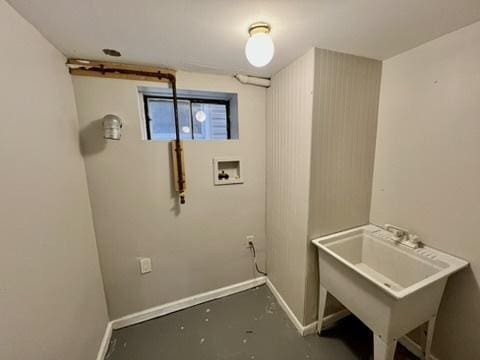 1340 Wesley Ave, Berwyn, IL 60402 - laundry area with hookup for a washing machine and baseboards