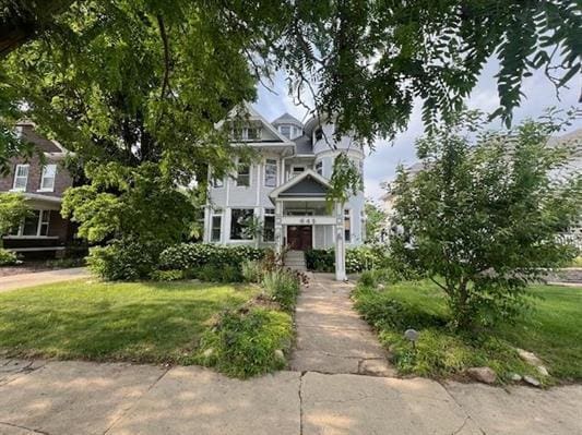 642 W Stephenson St, Freeport, IL 61032 - photo 1