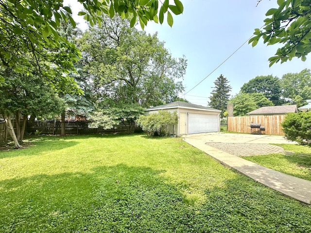 316 N Worth Ave, Elgin, IL 60123 - fenced backyard featuring an outbuilding and a detached garage