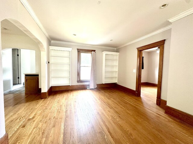 316 N Worth Ave, Elgin, IL 60123 - unfurnished living room with arched walkways, light wood-style floors, and crown molding