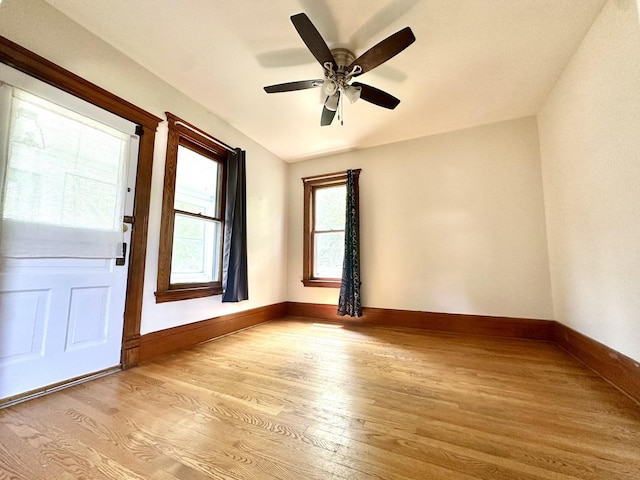 316 N Worth Ave, Elgin, IL 60123 - spare room featuring light wood-style flooring and a ceiling fan