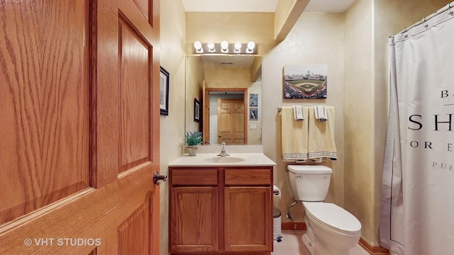 301 W Eagle Ct, Waukegan, IL 60087 - full bath featuring vanity, curtained shower, and tile patterned flooring