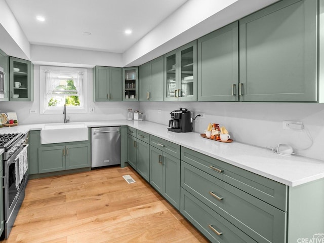 2945 Worcester Ln, Aurora, IL 60504 - kitchen featuring green cabinets, stainless steel appliances, light countertops, and recessed lighting