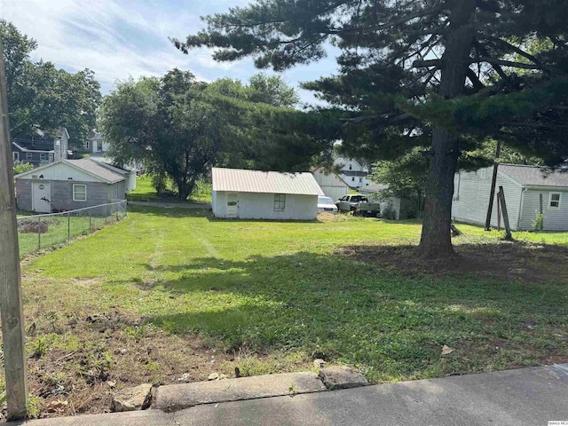 1422 N 3rd, Quincy, IL 62301 - view of yard