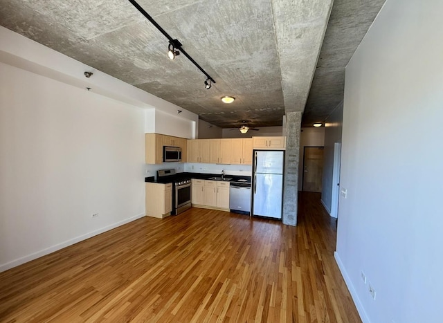 1620 S Michigan Ave Unit 424, Chicago, IL 60616 - kitchen with stainless steel appliances, light wood finished floors, dark countertops, and track lighting