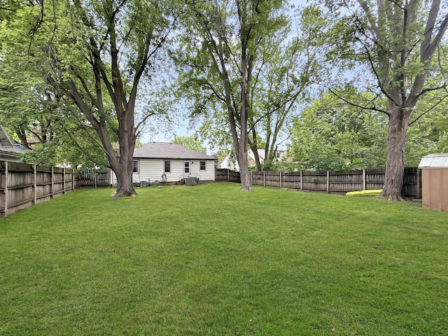 1639 S Highland Ave, Freeport, IL 61032 - view of fenced backyard