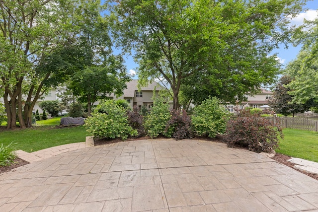 609 Spruce Ct, Oswego, IL 60543 - view of patio / terrace