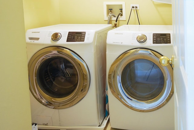 341 S Lancelot Ln, Palatine, IL 60074 - washroom featuring independent washer and dryer