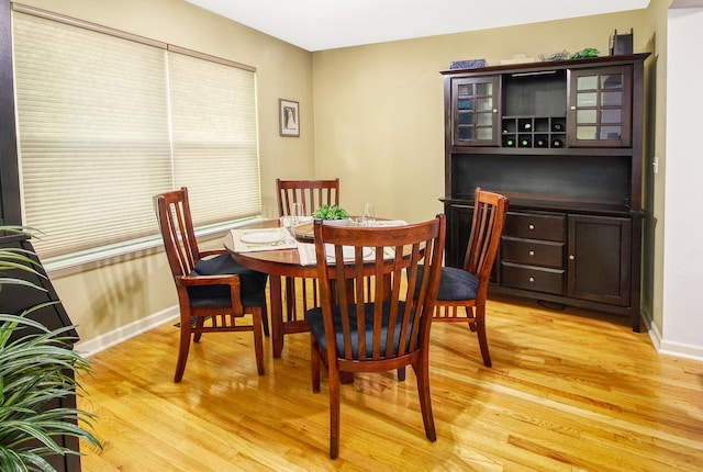 341 S Lancelot Ln, Palatine, IL 60074 - dining space featuring light wood-style flooring and baseboards