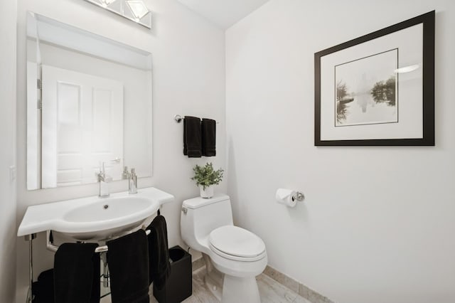 415 E N Water St Unit 806, Chicago, IL 60611 - bathroom with toilet and baseboards