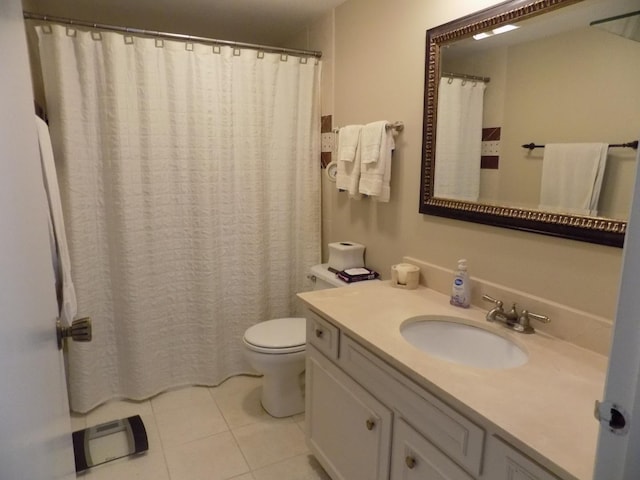1025 S Fernandez Ave Unit 3M, Arlington Heights, IL 60005 - full bath featuring vanity, tile patterned floors, and curtained shower
