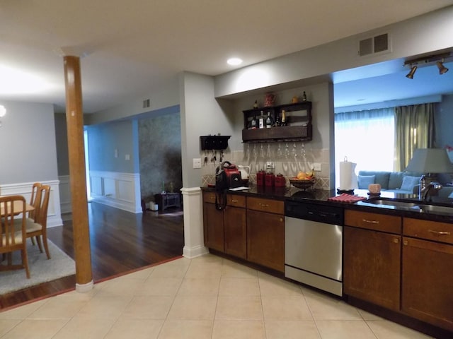 1025 S Fernandez Ave Unit 3M, Arlington Heights, IL 60005 - kitchen featuring dishwasher, dark countertops, a wainscoted wall, tasteful backsplash, and recessed lighting