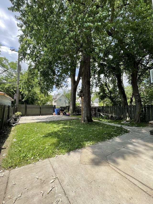 5632 S Peoria St, Chicago, IL 60621 - fenced backyard with a patio