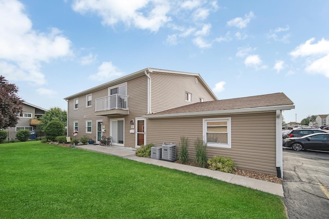 7927 164th Pl Unit 236, Tinley Park, IL 60477 - back of property featuring a balcony, a lawn, and a patio area