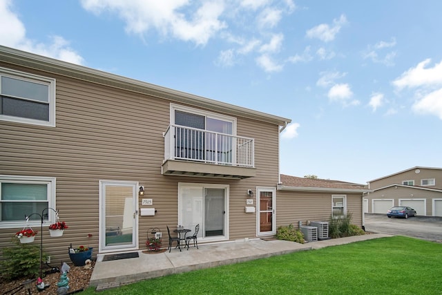 7927 164th Pl Unit 236, Tinley Park, IL 60477 - back of property featuring a balcony, a yard, and a patio