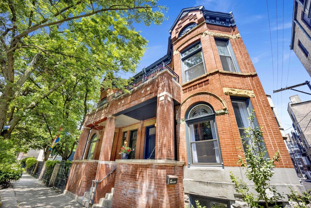 514 W Grant Pl, Chicago, IL 60614 - photo 1