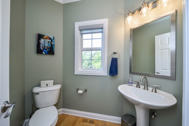 624 Pottawatomie Trl, Batavia, IL 60510 - bathroom featuring baseboards and wood finished floors