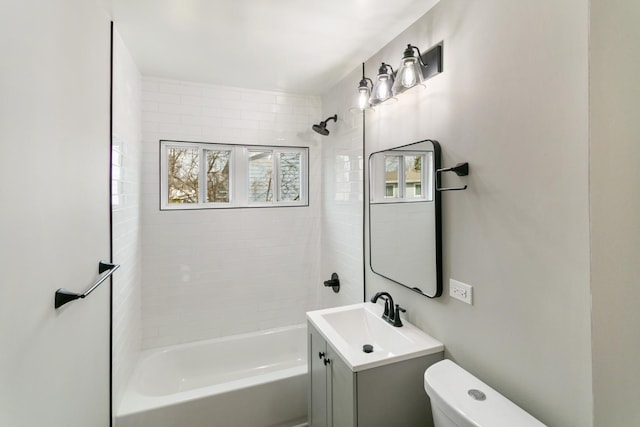 326 W Hawthorne Blvd, Mundelein, IL 60060 - full bath featuring vanity and tub / shower combination