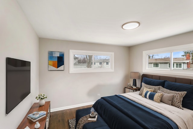 326 W Hawthorne Blvd, Mundelein, IL 60060 - bedroom featuring wood finished floors and baseboards