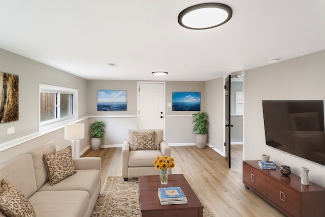 326 W Hawthorne Blvd, Mundelein, IL 60060 - living area with light wood-style floors and baseboards