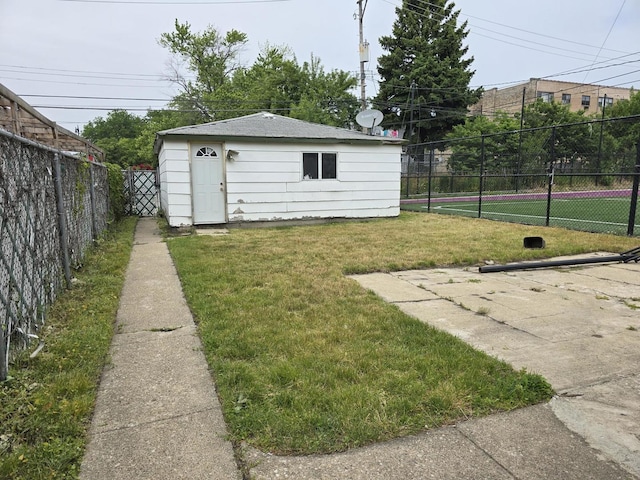 2130 W Highland Ave, Chicago, IL 60659 - view of yard featuring an outbuilding
