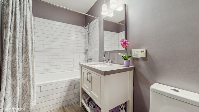 4550 N Malden St Unit 1W, Chicago, IL 60640 - bathroom featuring shower / tub combo with curtain, vanity, and wood finished floors