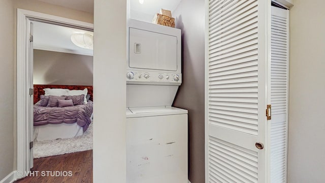 4550 N Malden St Unit 1W, Chicago, IL 60640 - laundry room featuring estacked washer and dryer and wood finished floors