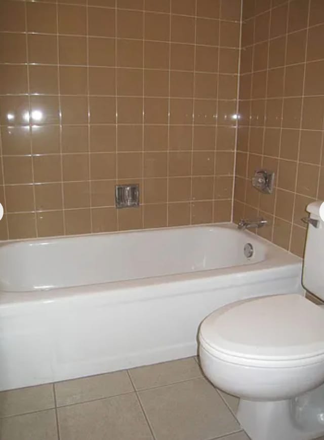 640 S Federal St Unit 603, Chicago, IL 60605 - bathroom featuring tile patterned flooring and shower / bath combination