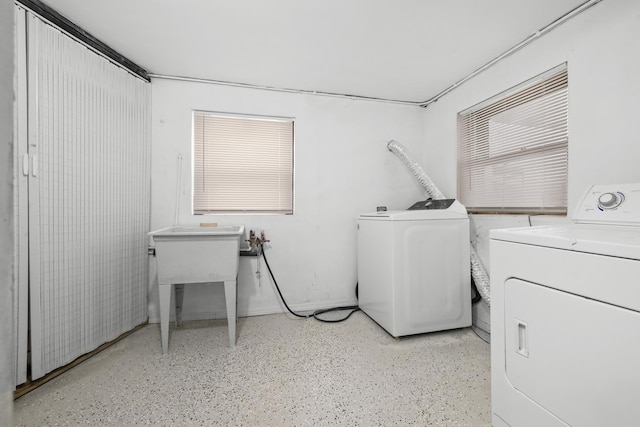 2219 S 60th Ct, Cicero, IL 60804 - laundry area with washing machine and clothes dryer