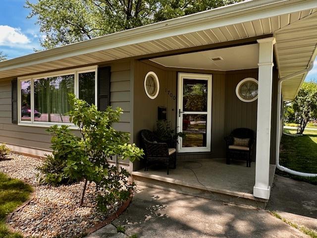 1700 Sunset Dr, Mendota, IL 61342 - view of exterior entry featuring covered porch