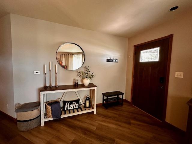 1700 Sunset Dr, Mendota, IL 61342 - entrance foyer featuring wood finished floors and baseboards