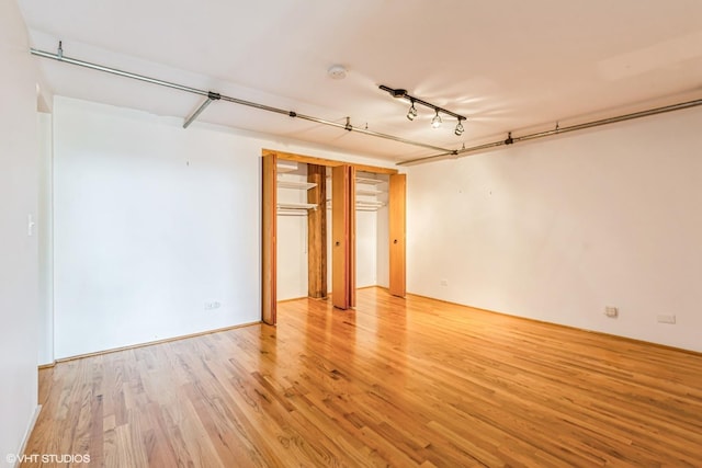920 W Sheridan Rd Unit 305, Chicago, IL 60613 - unfurnished bedroom with light wood-style floors