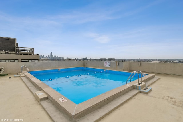 2728 N Hampden Ct Unit 103, Chicago, IL 60614 - community pool with a city view