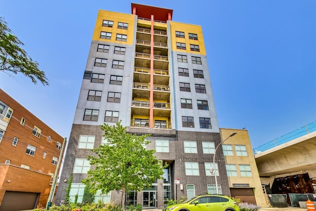 1122 W Catalpa Ave Unit 815, Chicago, IL 60640 - view of apartment building / complex