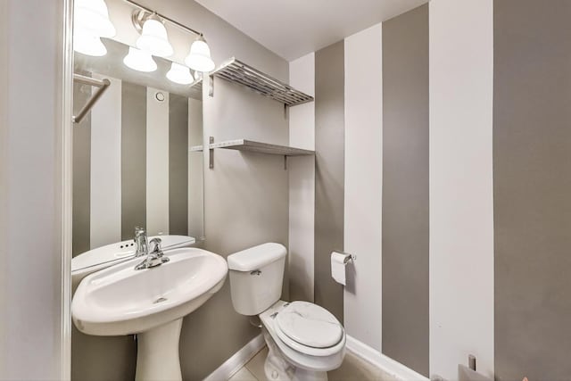 1122 W Catalpa Ave Unit 815, Chicago, IL 60640 - half bathroom with baseboards and toilet