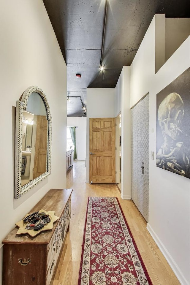 1122 W Catalpa Ave Unit 815, Chicago, IL 60640 - hallway with wood finished floors and baseboards