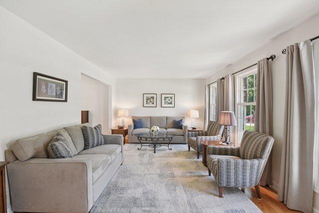 5085 Dukesberry Ln, Hoffman Estates, IL 60010 - living room featuring light wood-style floors