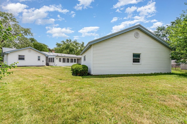 208 Webster Ln, Schaumburg, IL 60193 - rear view of property with a lawn