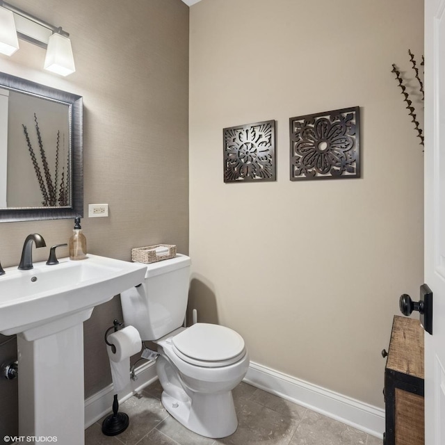 3444 N Hamilton Ave, Chicago, IL 60618 - bathroom with baseboards and tile patterned flooring