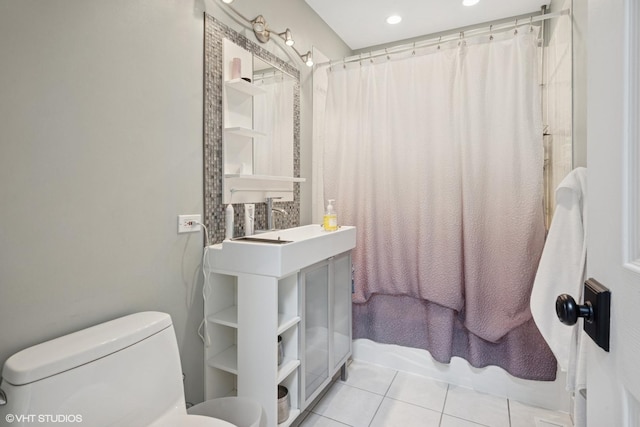 3444 N Hamilton Ave, Chicago, IL 60618 - bathroom with tile patterned flooring, shower / bath combo with shower curtain, and recessed lighting