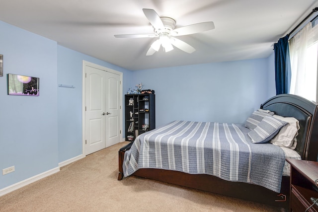 552 Arbor Gate Ln, Buffalo Grove, IL 60089 - bedroom featuring light carpet, a ceiling fan, and a closet