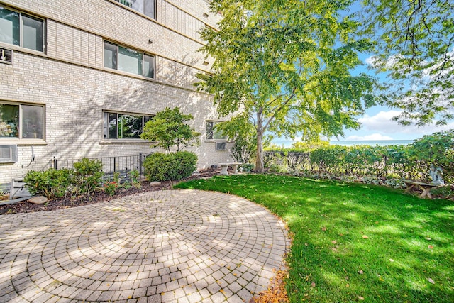 1050 W Columbia Ave Unit 3F, Chicago, IL 60626 - view of yard with a patio area