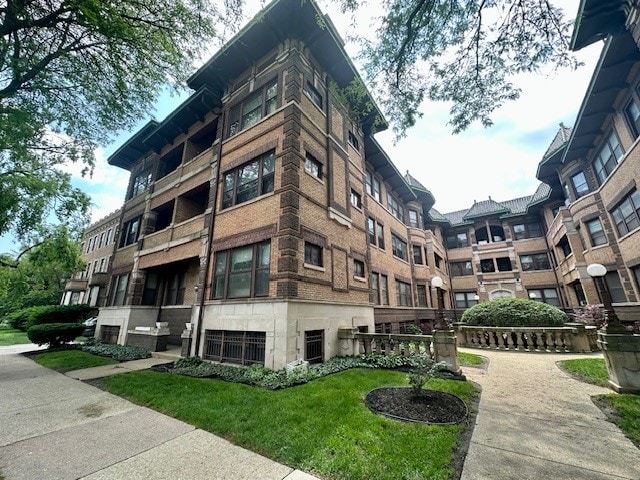 947 E Hyde Park Blvd Unit G, Chicago, IL 60615 - view of apartment building / complex