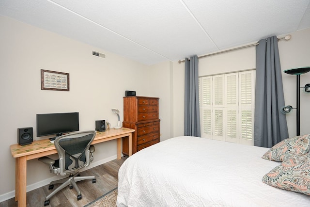 570 Crescent Blvd Unit 307, Glen Ellyn, IL 60137 - bedroom featuring wood finished floors and an office area