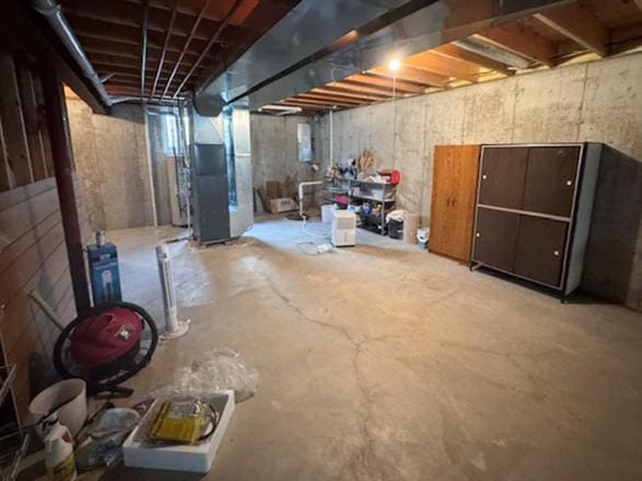 645 Tally St, Earlville, IL 60518 - unfinished below grade area with heating unit