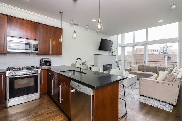 1644 W Blackhawk St Unit 2E, Chicago, IL 60622 - kitchen with stainless steel appliances, dark countertops, a peninsula, crown molding, and recessed lighting